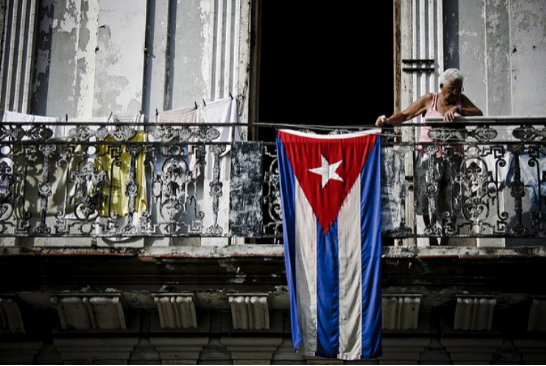 Democratizar Cuba exigirá cambio, renuncia, diálogo y riqueza